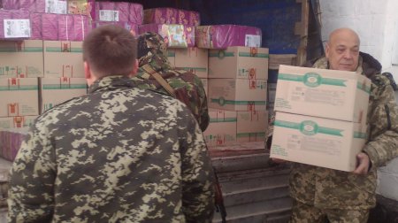 В населенные пункты Луганской области привезли украинскую гуманитарку (фото)