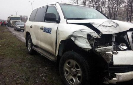 Автомобиль наблюдателей ОБСЕ попал в аварию