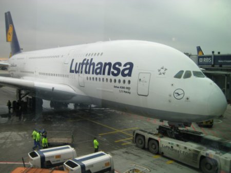 Немецкая авиакомпания Lufthansa отменила часть рейсов в РФ
