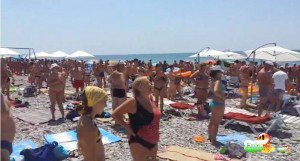На российских пляжах отдыхающим 