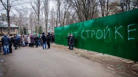 Инициатор запрещенной стройки в Киеве пытается вернуть утраченные позиции