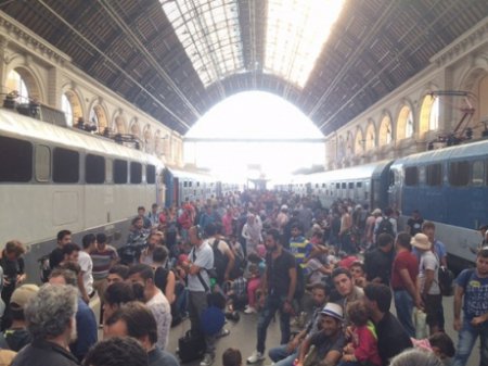 В Европу массово ринулись беженцы из Сирии