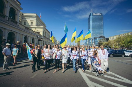 Украинцы, живущие в Польше, приняли участие в Мультикультурном варшавском параде. ФОТО