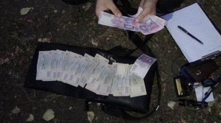 У Луганській області СБУ затримала міліціонерів-злочинців, які організували мережу торгівлі наркотиками. ВІДЕО
