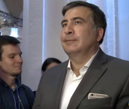Саакашвили слушает Гимн Украины. ВИДЕО