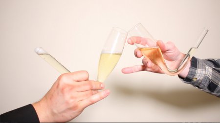 Изобретен самый быстрый способ напиться шампанским