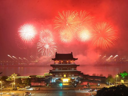 Китай празднует Новый год: Обезьяна вступила в свои права