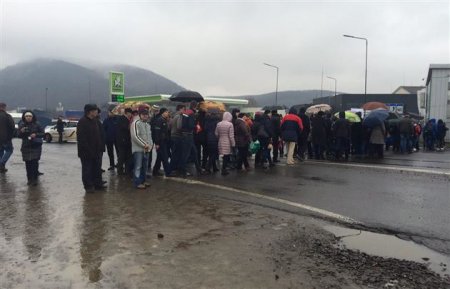 Работники и ПТУшкники  на Закарпатье снова бастуют