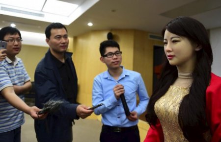 В Китае показали "живую" женщину-робота. ФОТО. ВИДЕО