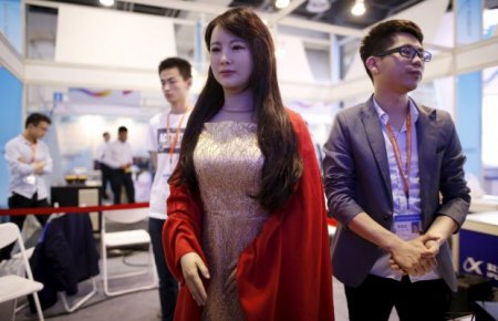 В Китае показали "живую" женщину-робота. ФОТО. ВИДЕО
