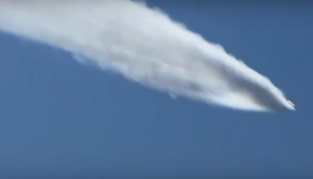Пассажир Airbus А330 снял на видео НЛО, обгоняющий самолет. ВИДЕО  