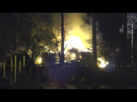 СМИ: Сегодня ночью под Ростовом сгорел дом беглого президента Украины — Виктора Януковича