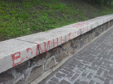 Улица Институтская в Киеве - единственная в мире улица-мемориал. ФОТО