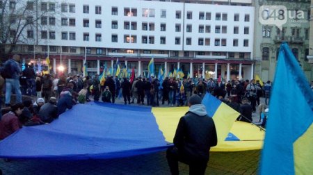  В Одессе люди собрались на вече памяти украинских патриотов