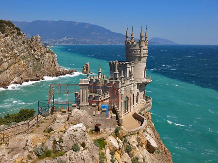 Высокие цены и слабый сервис: российские туристы не готовы проводить отпуск в Крыму
