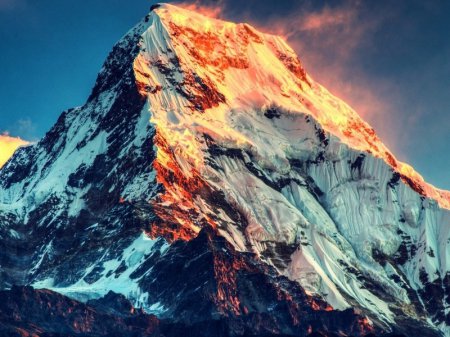 За четыре дня на Эвересте погибло три человека