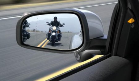 Статистика: у 90% водителей зеркала отрегулированы неправильно