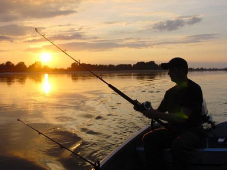 В Киевской области на два года запретили рыбачить