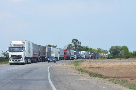 Война войной, а бизнес по расписанию: через Херсон в Крым за последние месяцы проехало 17 тысяч грузовиков