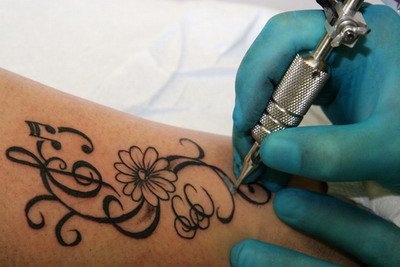 Татуировки на теле могут стать причиной развития рака