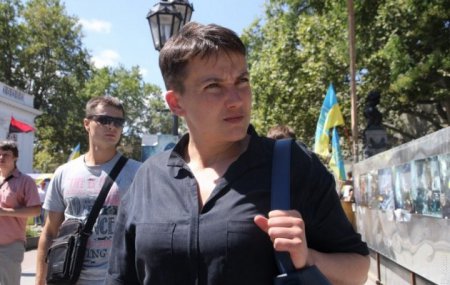 В Одессе неизвестные злоумышленники пытались забросать яйцами Надежду Савченко . ФОТО