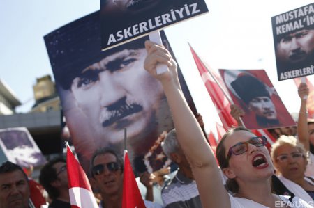"За демократию" - с такими призывами митингуют в Турции