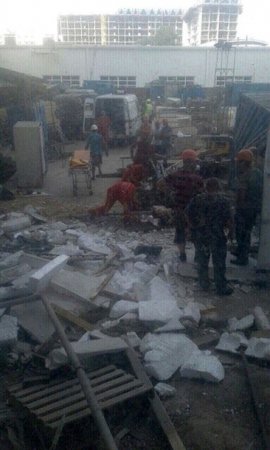 В Одессе в результате падения бетонной плиты пострадали люди