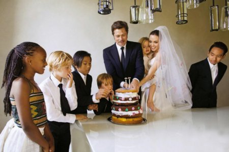 СМИ: известная чета Анджелина Джоли и Брэд Питт готовы стать родителями в седьмой раз. ФОТО