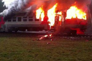 Во Львовской области вспыхнул поезд. ФОТО. ВИДЕО