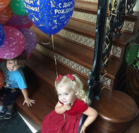 Семья Аллы Пугачевой отпраздновала трехлетие своих малышей. ФОТО