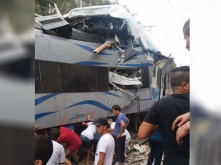 В результате столкновения двух поездов в Алжире ранены 78 человек