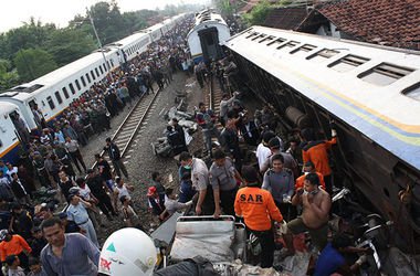 В результате столкновения двух поездов в Алжире ранены 78 человек