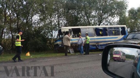 Автобус попал в ДТП на Львовщине: есть погибшие