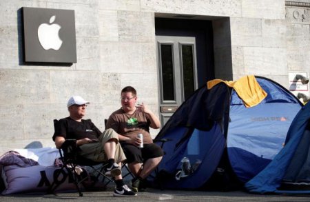 Как мир сходит с ума в ожидании iPhone 7. ФОТО