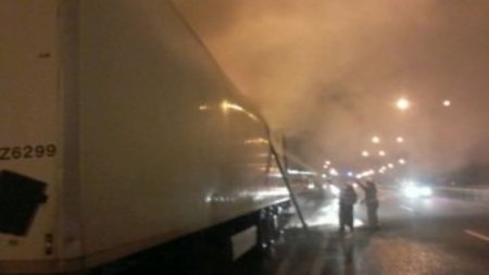 Кто-то не дождется посылок: под Киевом сгорел автомобиль "Новой почты"