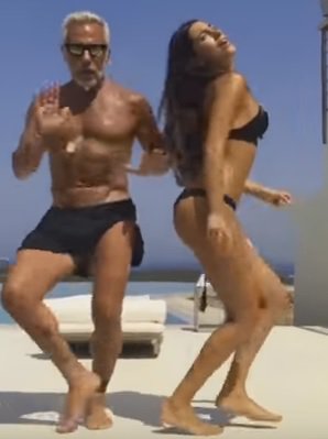 Забавная пародия на танец итальянского миллионера Джанлука Вакки. ВИДЕО