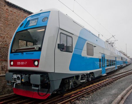 Многострадальный двухэтажный поезд Škoda снова введут в эксплуатацию