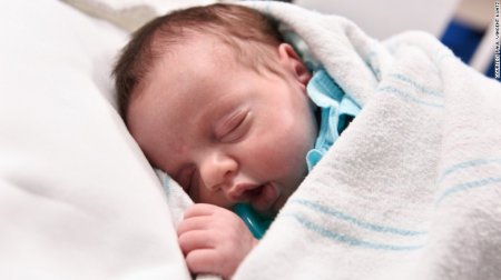 Уникальная операция в США: малышке повезло родиться дважды