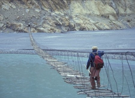 На территории Пакистана находится самый страшный в мире мост. ФОТО