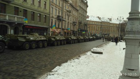 Во Львов в большом количестве прибыла военная техника. ФОТО