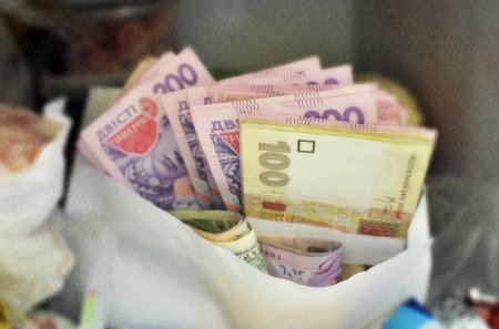 Верховная Рада приняла закон о повышении зарплаты в размере 3200 грн