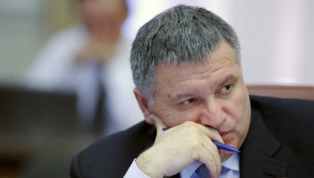Министр МВД Аваков прервал визит в Канаду из-за событий в Княжичах и вылетел в Украину