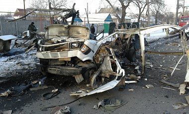 В оккупированном Донецке неизвестными подорван автомобиль: фото