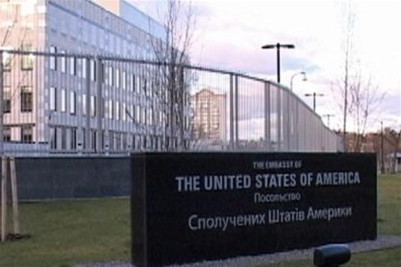 Посольство США начало отменять визы в Украине