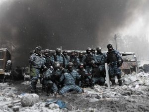 Видео как «Беркут» стреляет в активистов на Грушевского