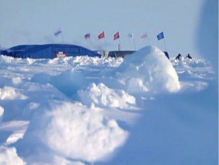 Российские десантники тренируются в Арктике