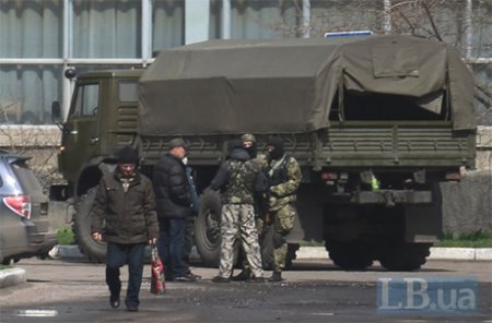 В Славянск из Крыма на грузовиках свезли 