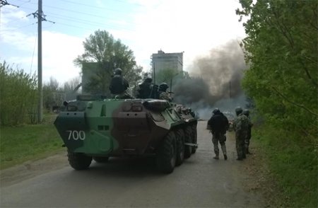 В Славянск едет бронетехника. Напряжение растет