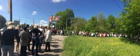 Плебисцит на Донбассе: народ пришел голосовать