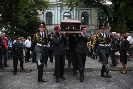 Сегодня попрощались с известным политиком Иваном Плющом